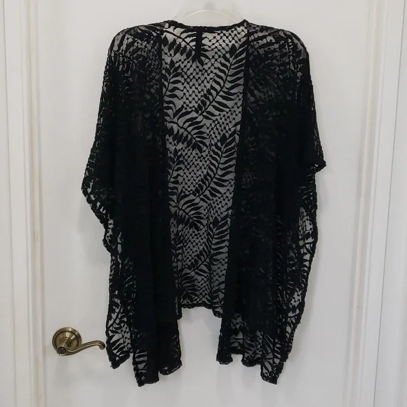 〰️Torrid〰️ 🌿 Lace Ruana - Picture 4 of 4